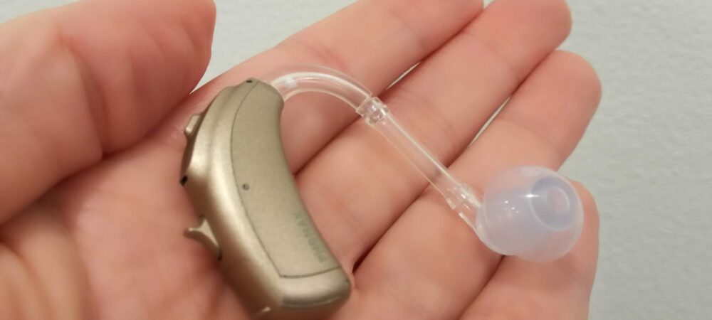 BTE耳かけ型補聴器のメンテナンス方法３種類
