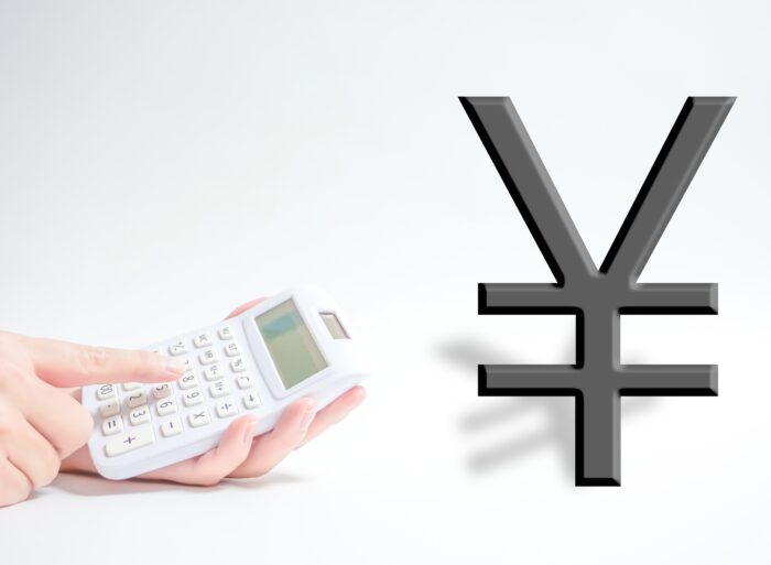 電卓と円マークの画像