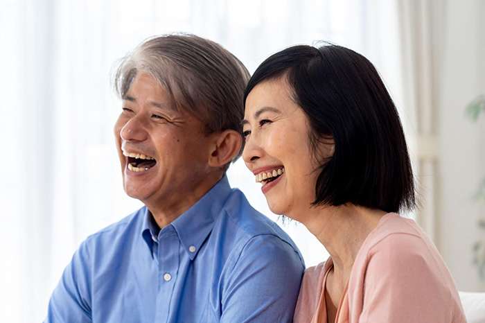 笑顔の夫婦