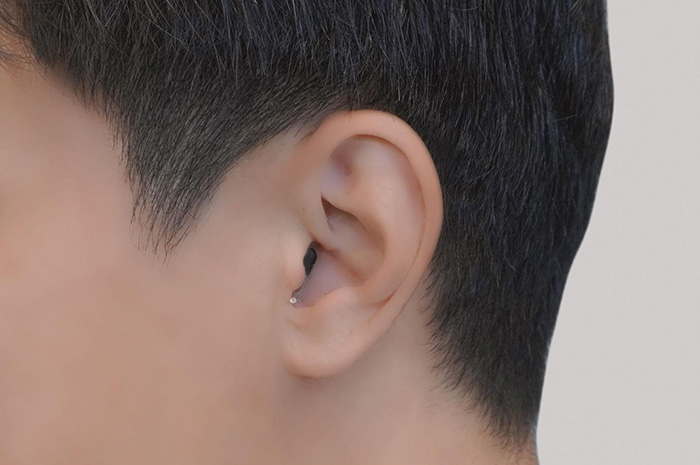 目立ちにくい補聴器